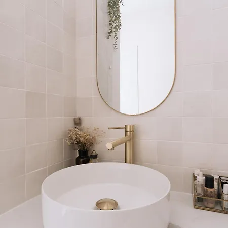 Gorgeous Modern 1bd Oberkampf! *
