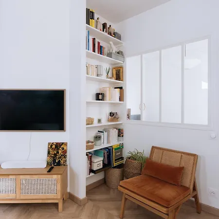 Gorgeous Modern 1bd Oberkampf! Paris