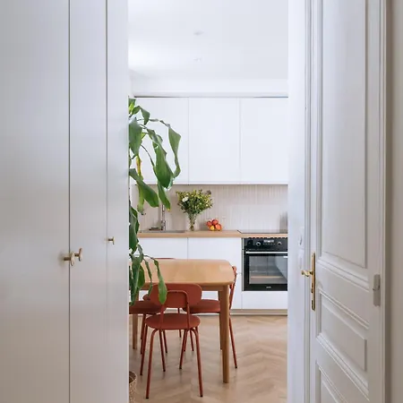 Gorgeous Modern 1bd Oberkampf!