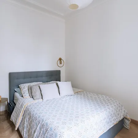 Gorgeous Modern 1bd Oberkampf! *